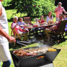 Hordozható grillsütő, amely ellenáll a magas hőmérsékletnek, időjárási viszonyoknak és torzulásoknak. Könnyű és praktikus.